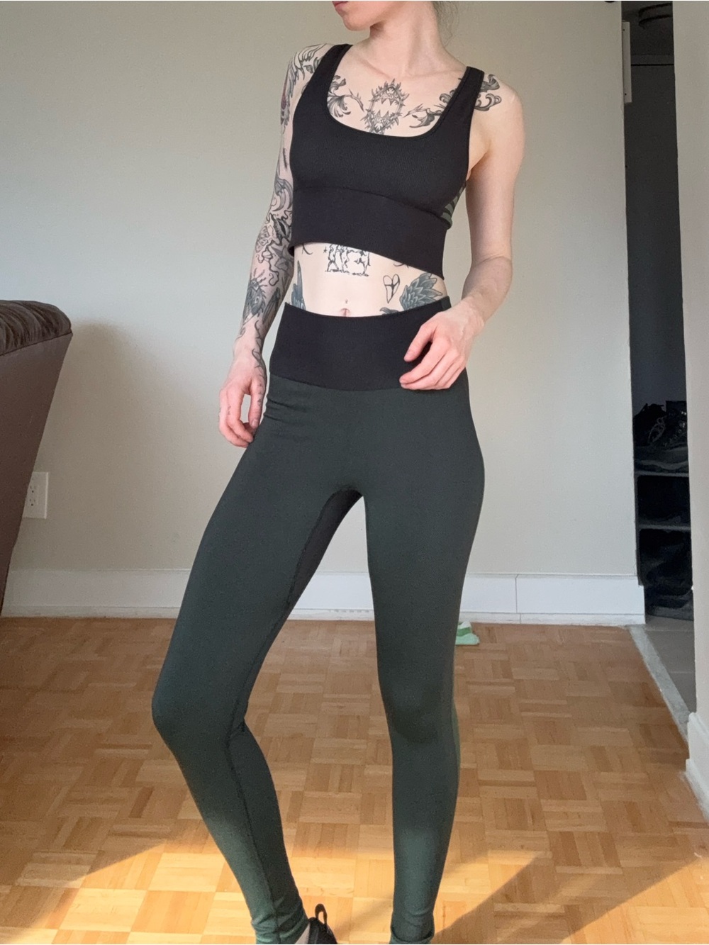 Outdoor Voices Black and Green Gradient Seamless Workout Set - Picture 9 of 9